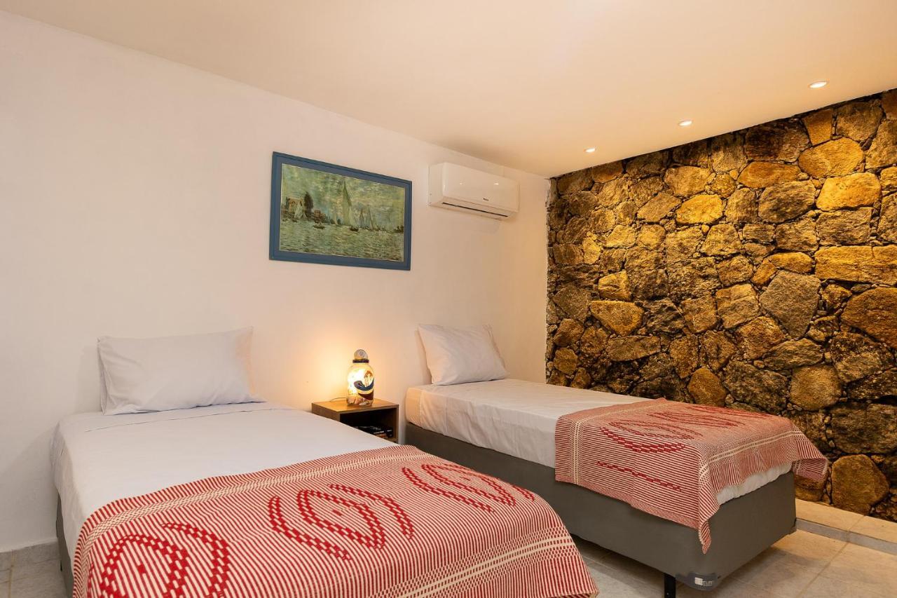 Casa Amarela Bed & Breakfast อังกราโดสเฮย์ส ภายนอก รูปภาพ