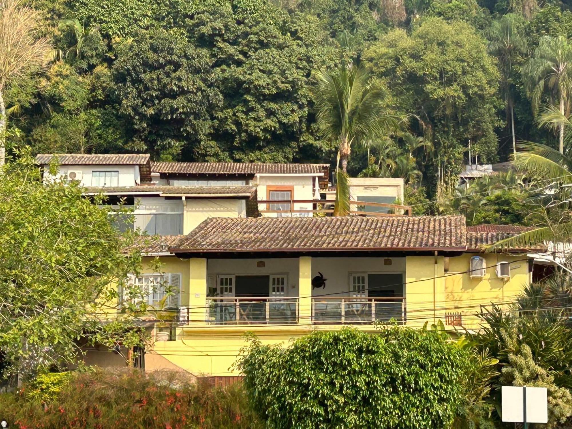 Casa Amarela Bed & Breakfast อังกราโดสเฮย์ส ภายนอก รูปภาพ
